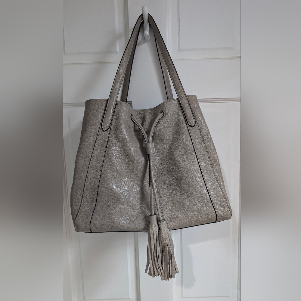 Tignanello Cinch Drawstring Hobo  Leather Shoulder Bag A385771 - Picture 2 of 4